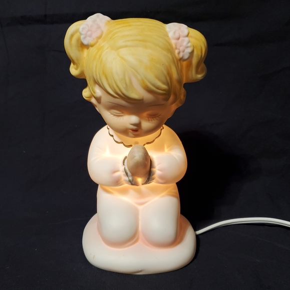 💥Sale💥Little Girl in Prayer Light - Picture 1 of 6